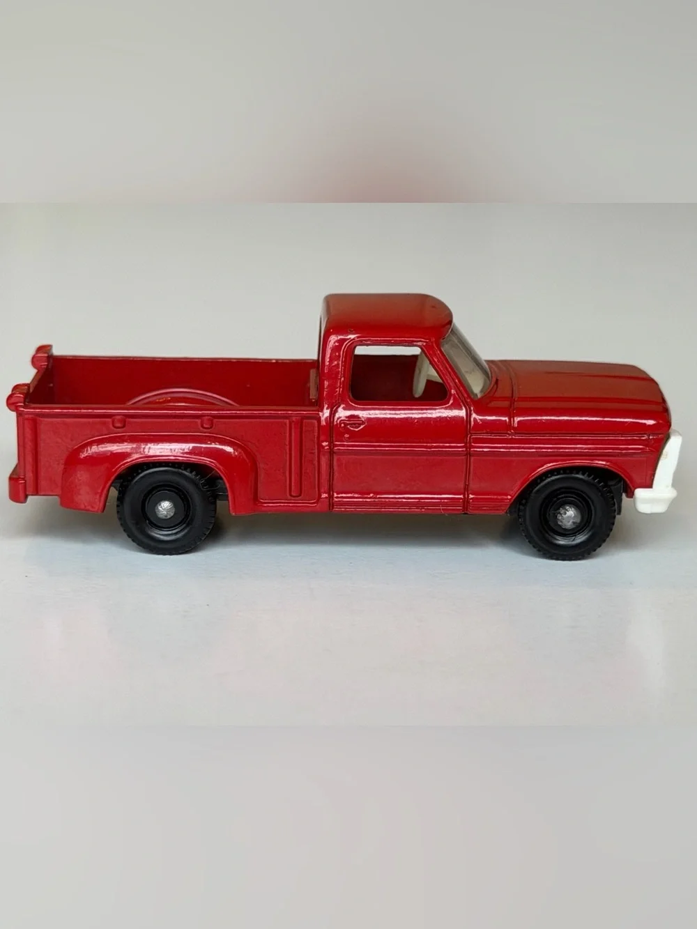 Vintage Matchbox No 6 Ford Pick Up Truck Red with White Canopy Lesney England